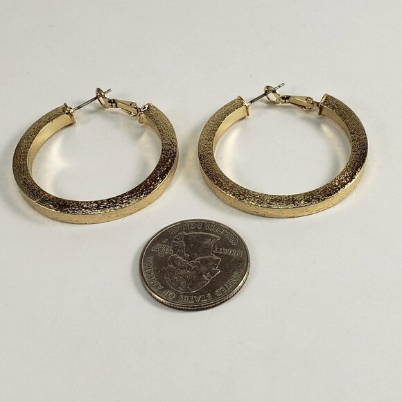 Women's Textured Gold tone Chunky Hoop Hinged Leverback Latch Earrings, 1.5-inch - Picture 7 of 7